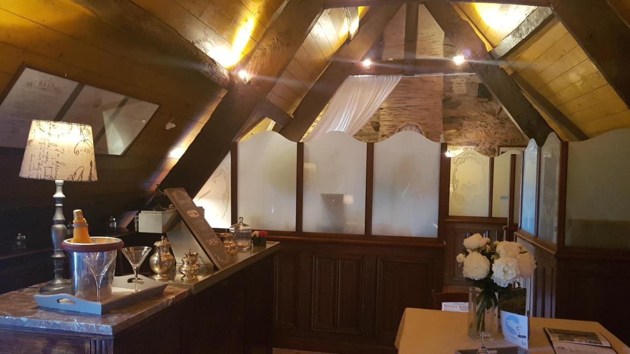 Le Cafe Du Village - Bar A Cocktails & A Ambiance Lohéac 外观 照片