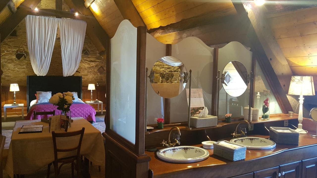 Le Cafe Du Village - Bar A Cocktails & A Ambiance Lohéac 外观 照片