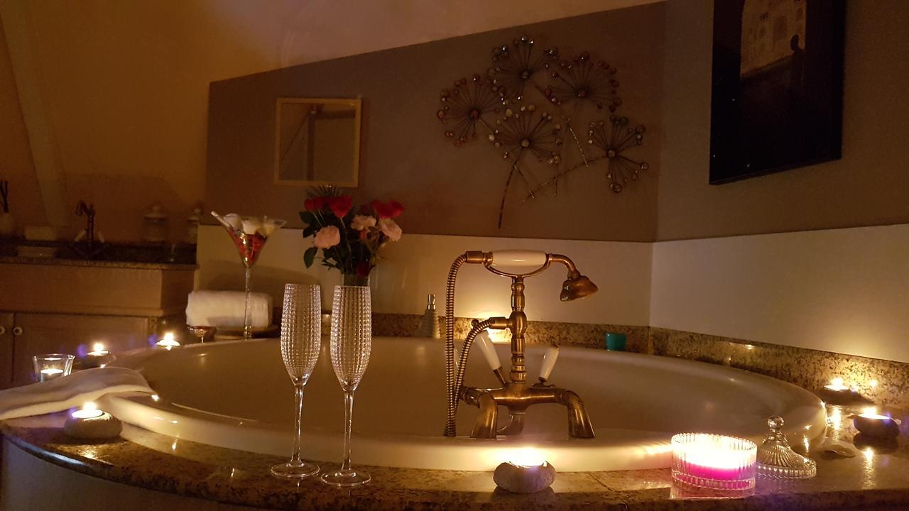 Le Cafe Du Village - Bar A Cocktails & A Ambiance Lohéac 外观 照片
