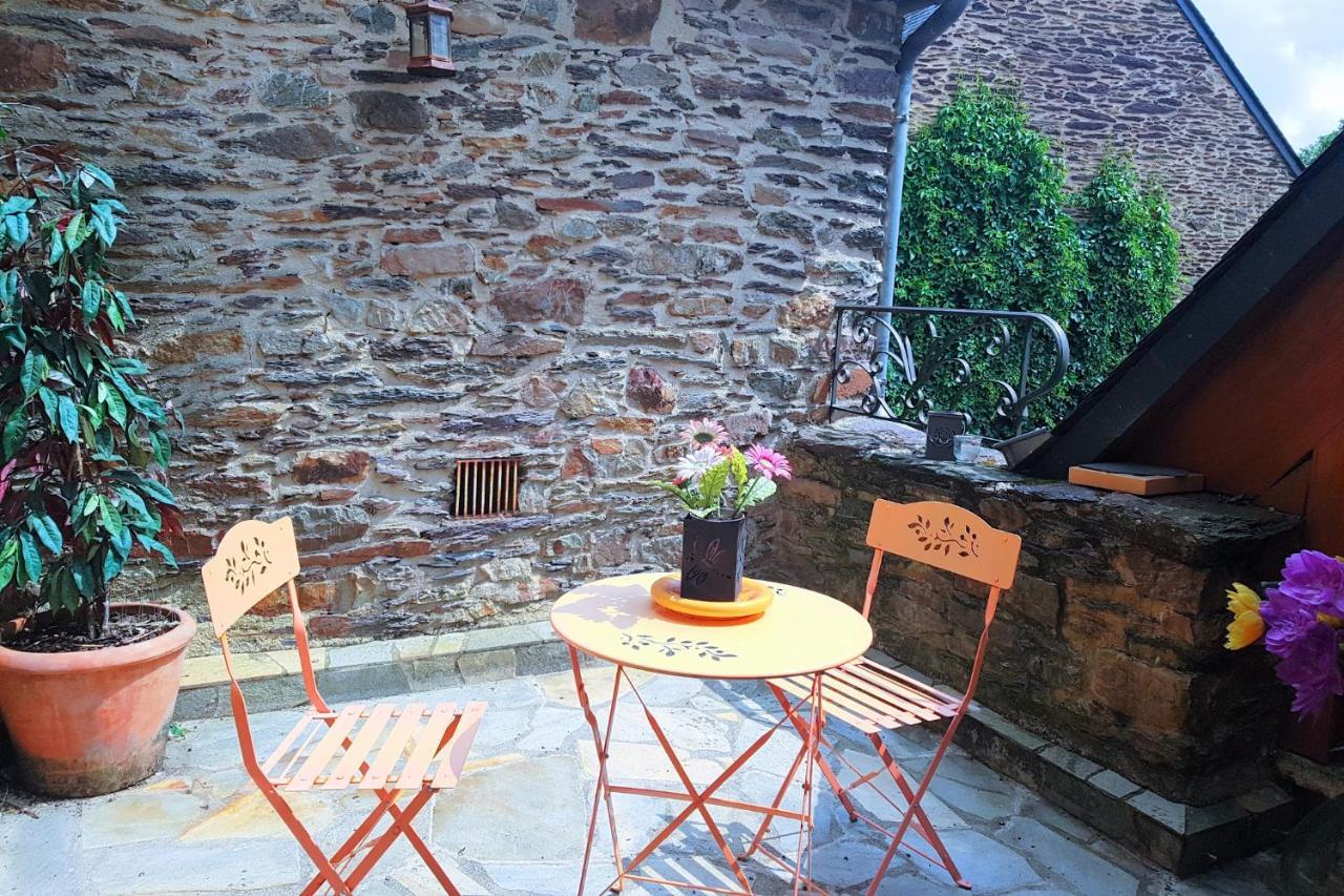 Le Cafe Du Village - Bar A Cocktails & A Ambiance Lohéac 外观 照片